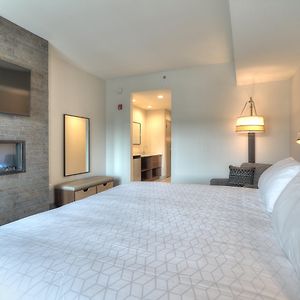 One-Bedroom King Suite